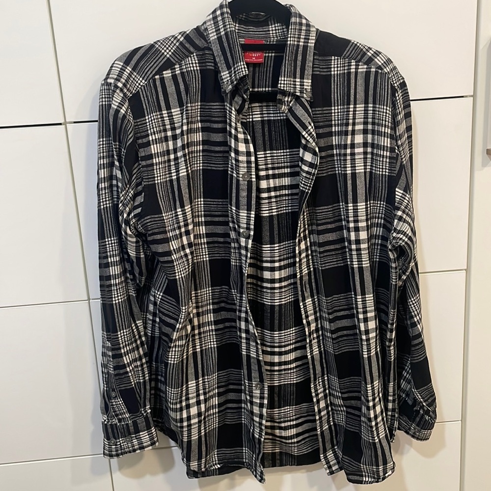 Black and white plaid long sleeve flannel button up